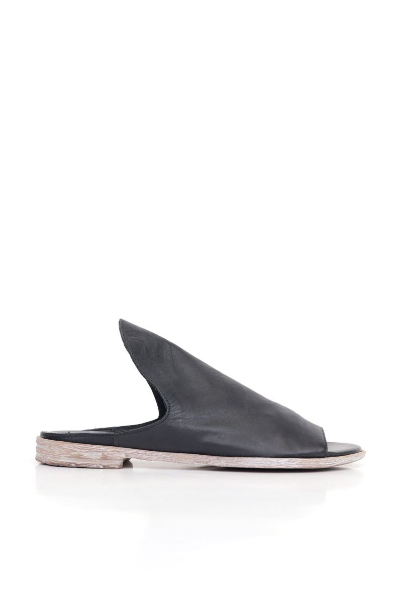 Bueno women's Narrow Lift Slide in black