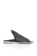 Bueno women's Narrow Lift Slide in black