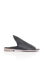 Bueno women's Narrow Lift Slide in black