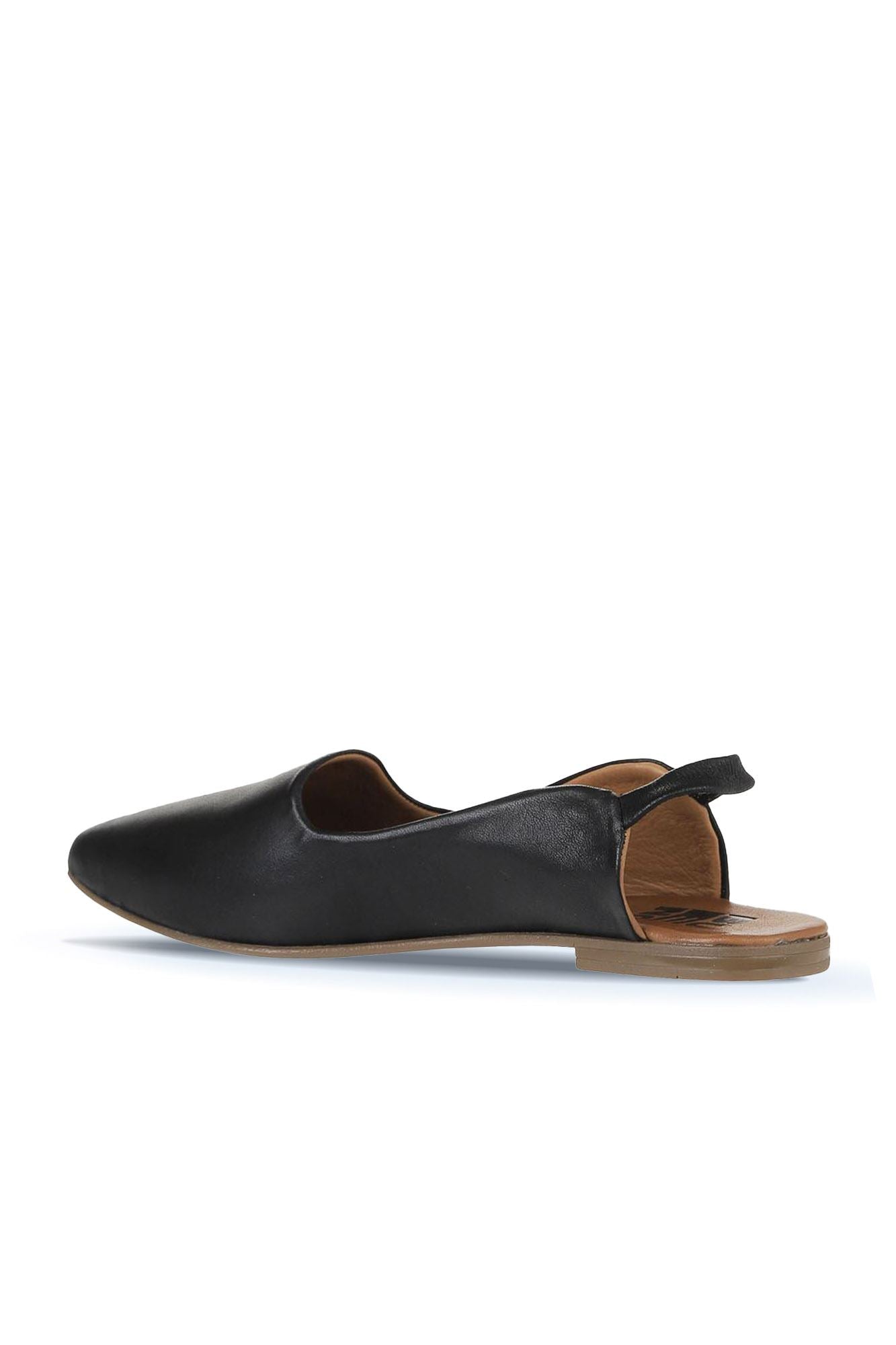 Bueno Women's Leather Ballerina