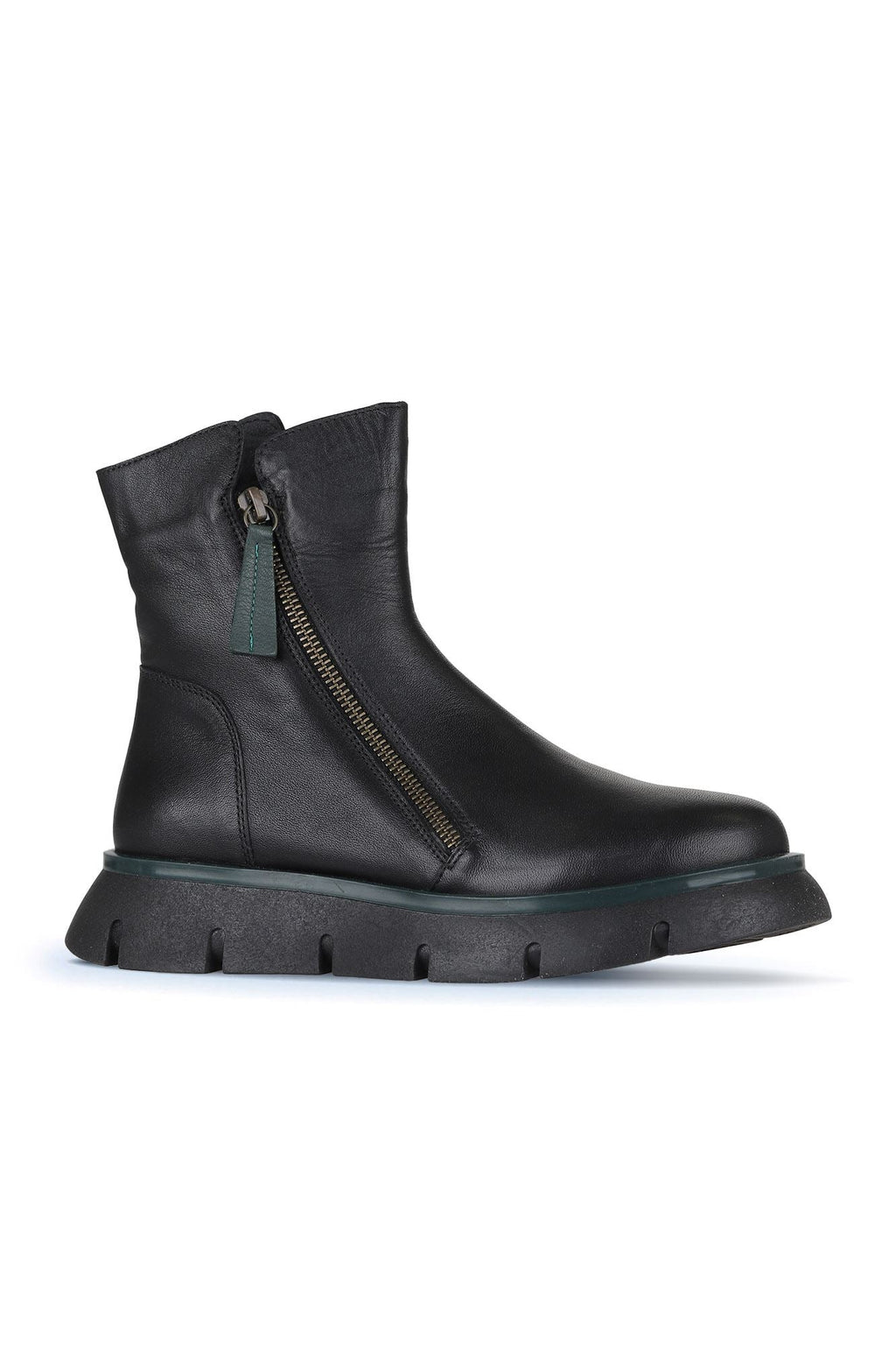 Bueno 's Chunky Zip Boots in black darkstone leather