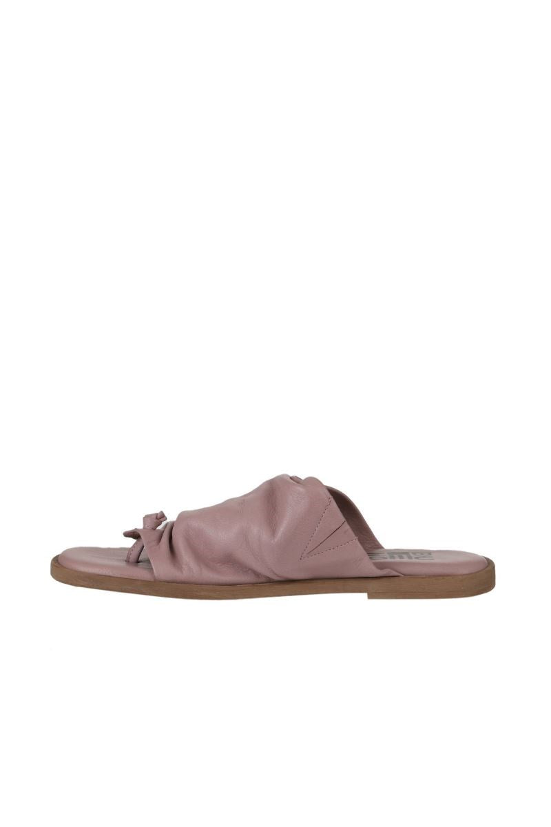 Bueno Women's Leather Flip-Flop Slipper