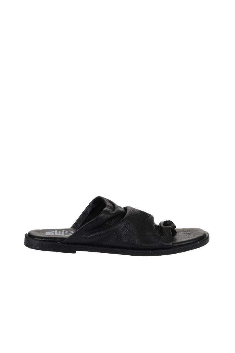 Bueno Women's Leather Flip-Flop Slipper