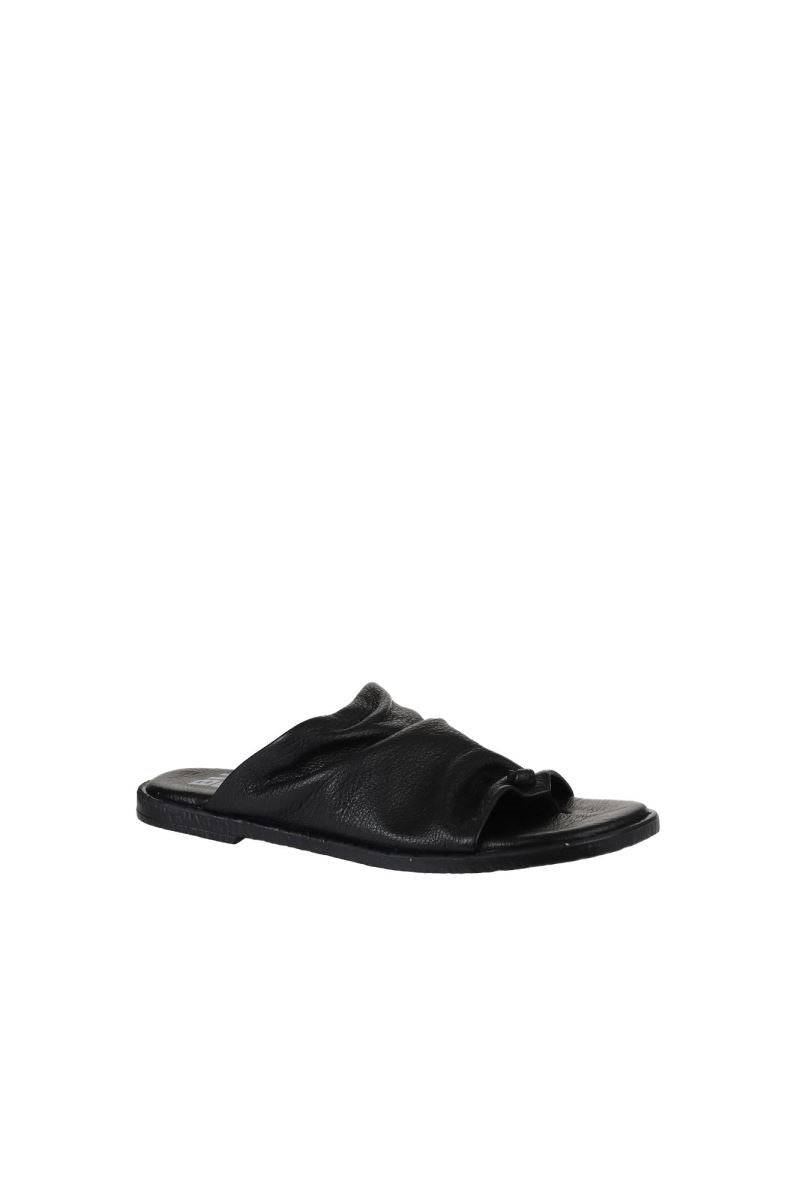 Bueno Women's Leather Flip-Flop Slipper