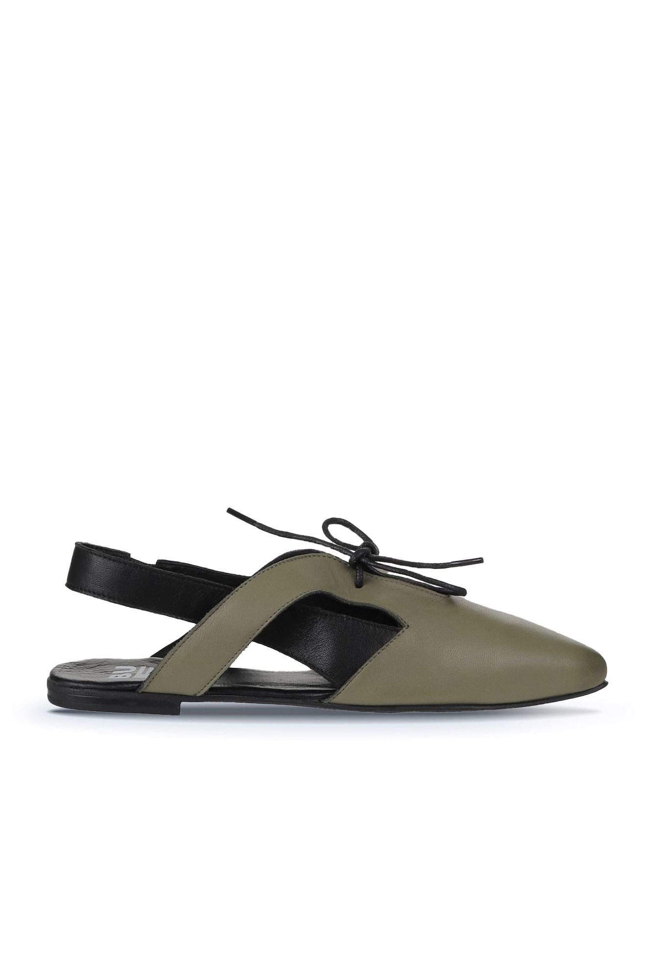 Bueno 's  in khaki black leather