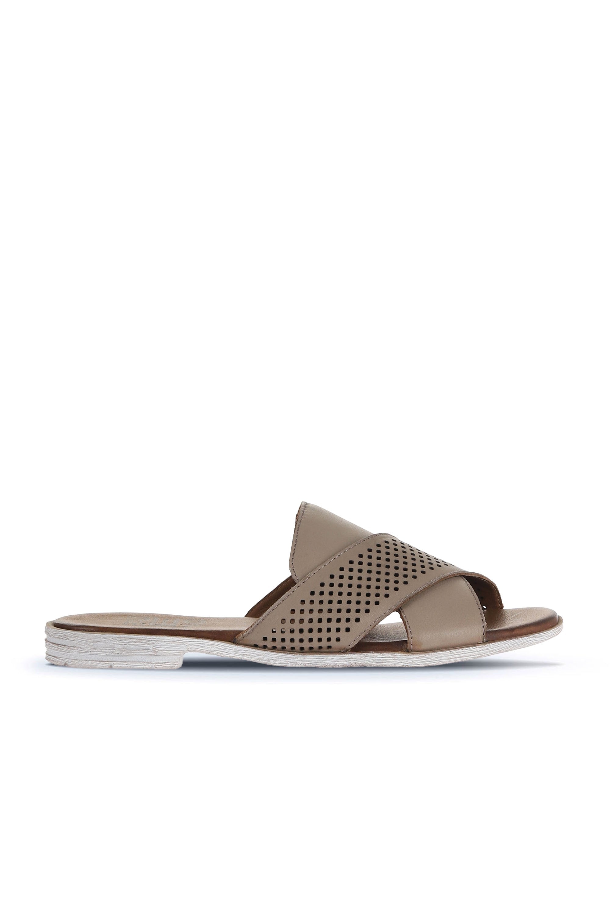 Bueno Women's Leather Flat Slipper