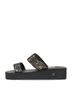 Bueno 's Patterned Wedge Slide in black gold