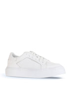 Bueno 's Minimal Court Sneakers in white leather/pebbled leather