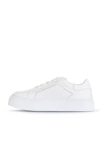 Bueno 's Minimal Court Sneakers in white leather/pebbled leather