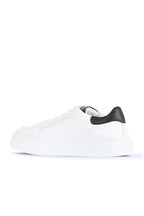 Bueno 's Minimal Court Sneakers in white black leather/pebbled leather