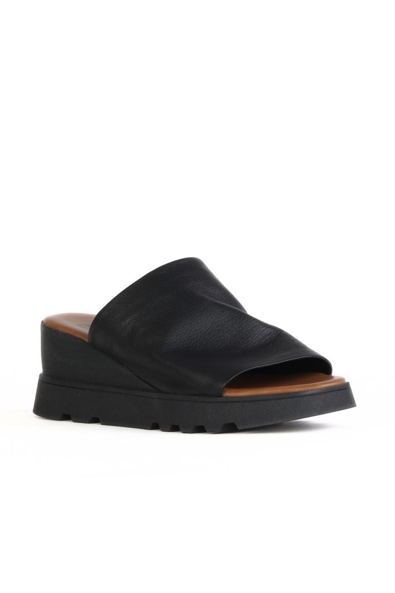 Bueno 's  in black leather