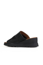 Bueno 's  in darkstone leather