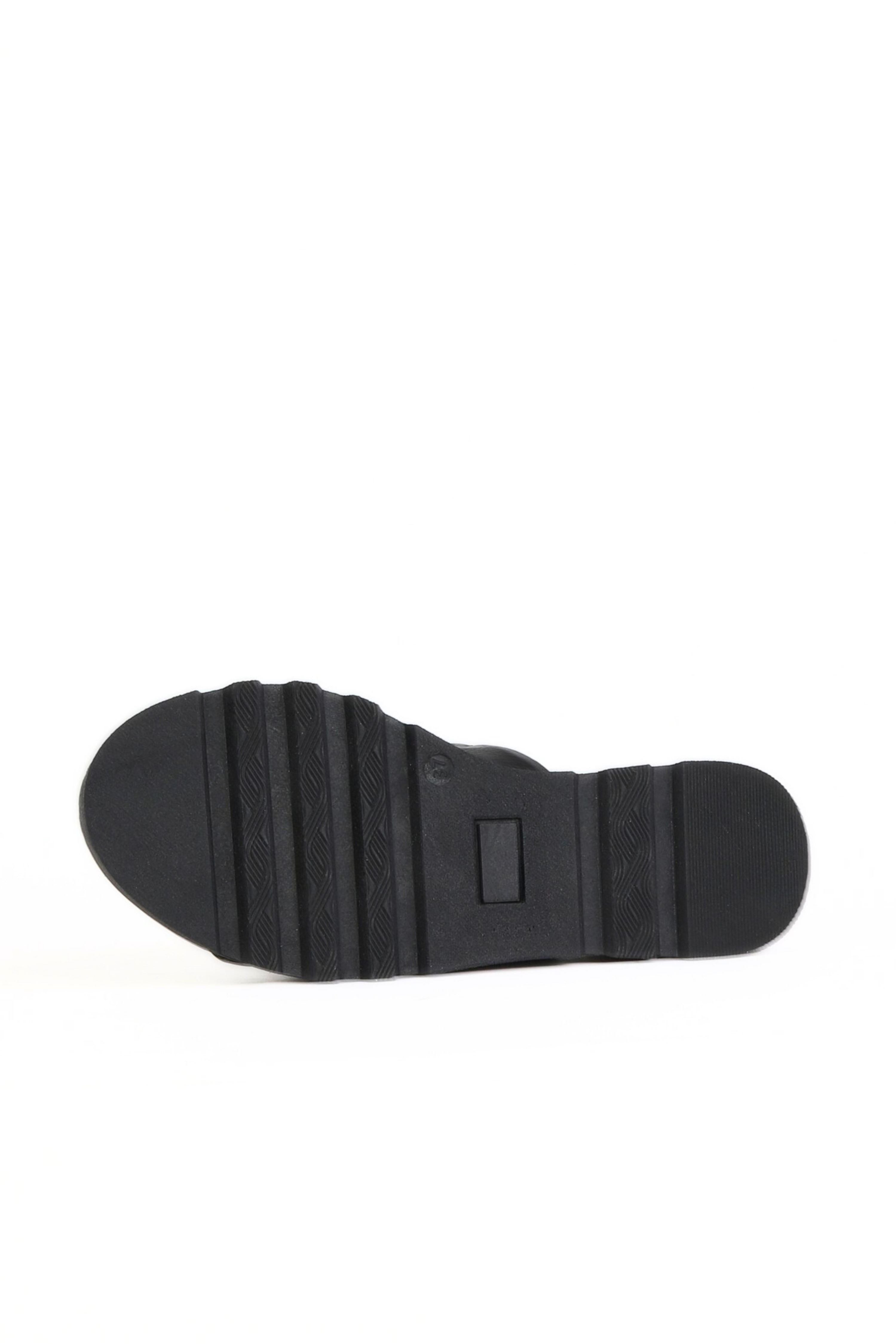 Bueno 's  in black leather