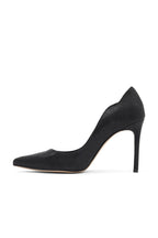 Bueno 's Pointed Stiletto Heel in black printed leather