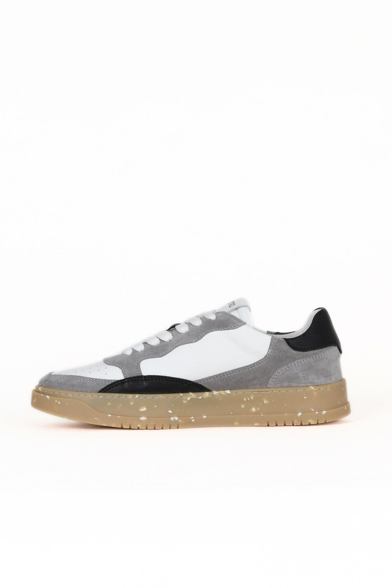 Bueno 's True Fit Daily Sneaker in white black leather