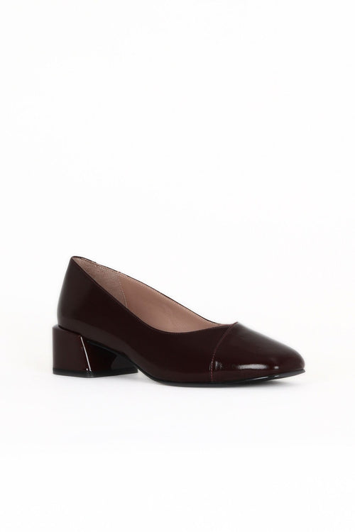 Bueno 's  in burgundy patent leather