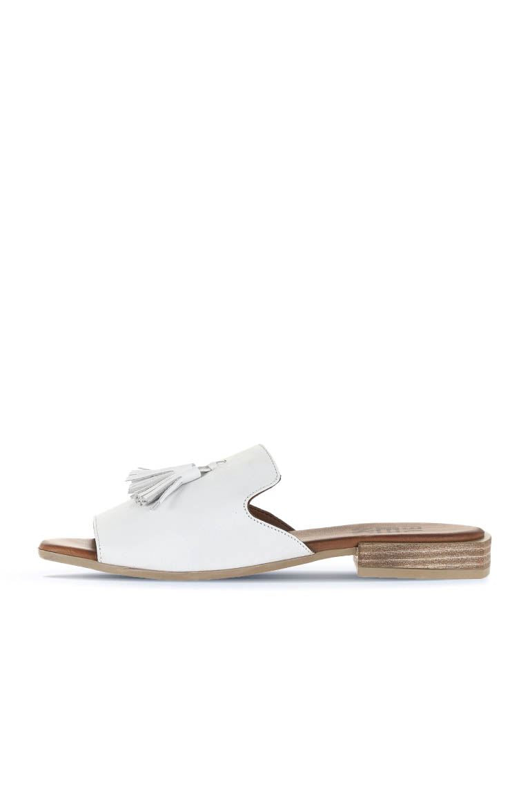 Bueno Women's Leather Flat Sandal