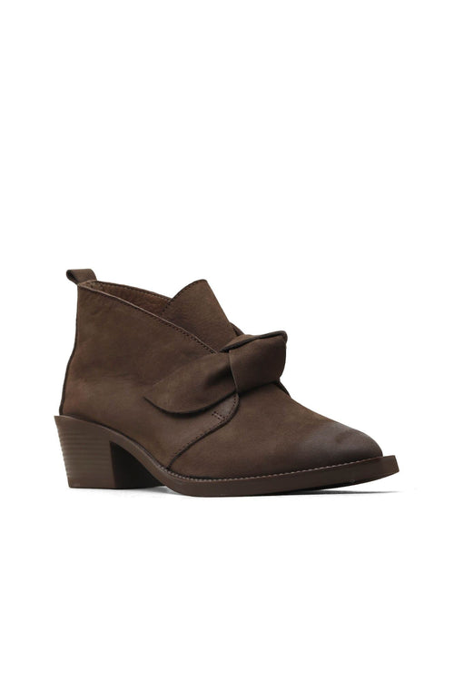 Bueno 's  in brown suede