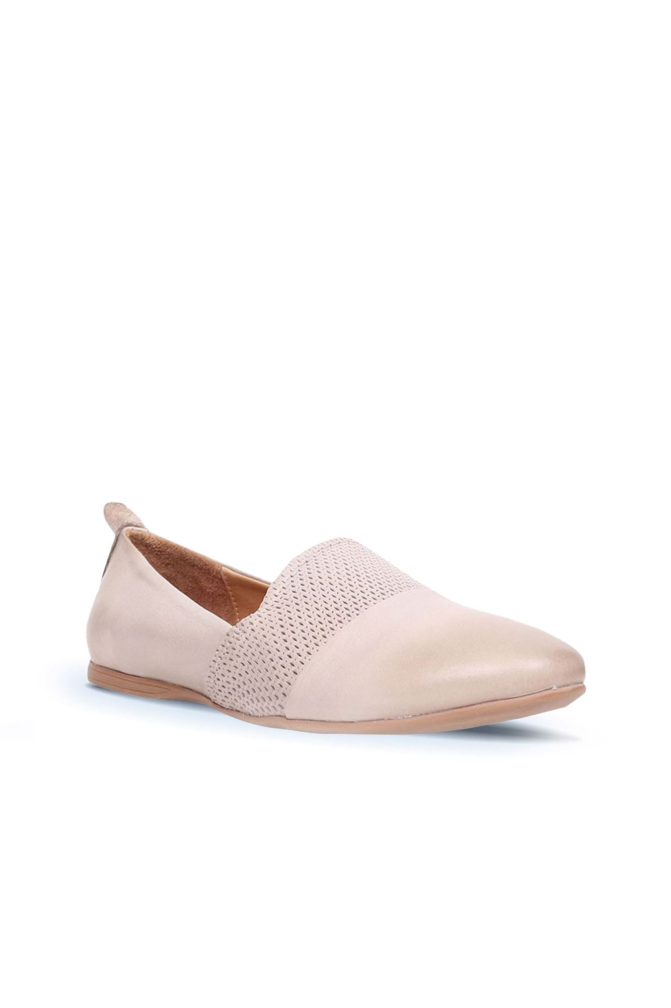 Bueno Women's Leather Flat Shoe