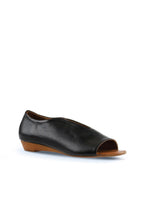 Bueno Women's Leather Flat Sandal