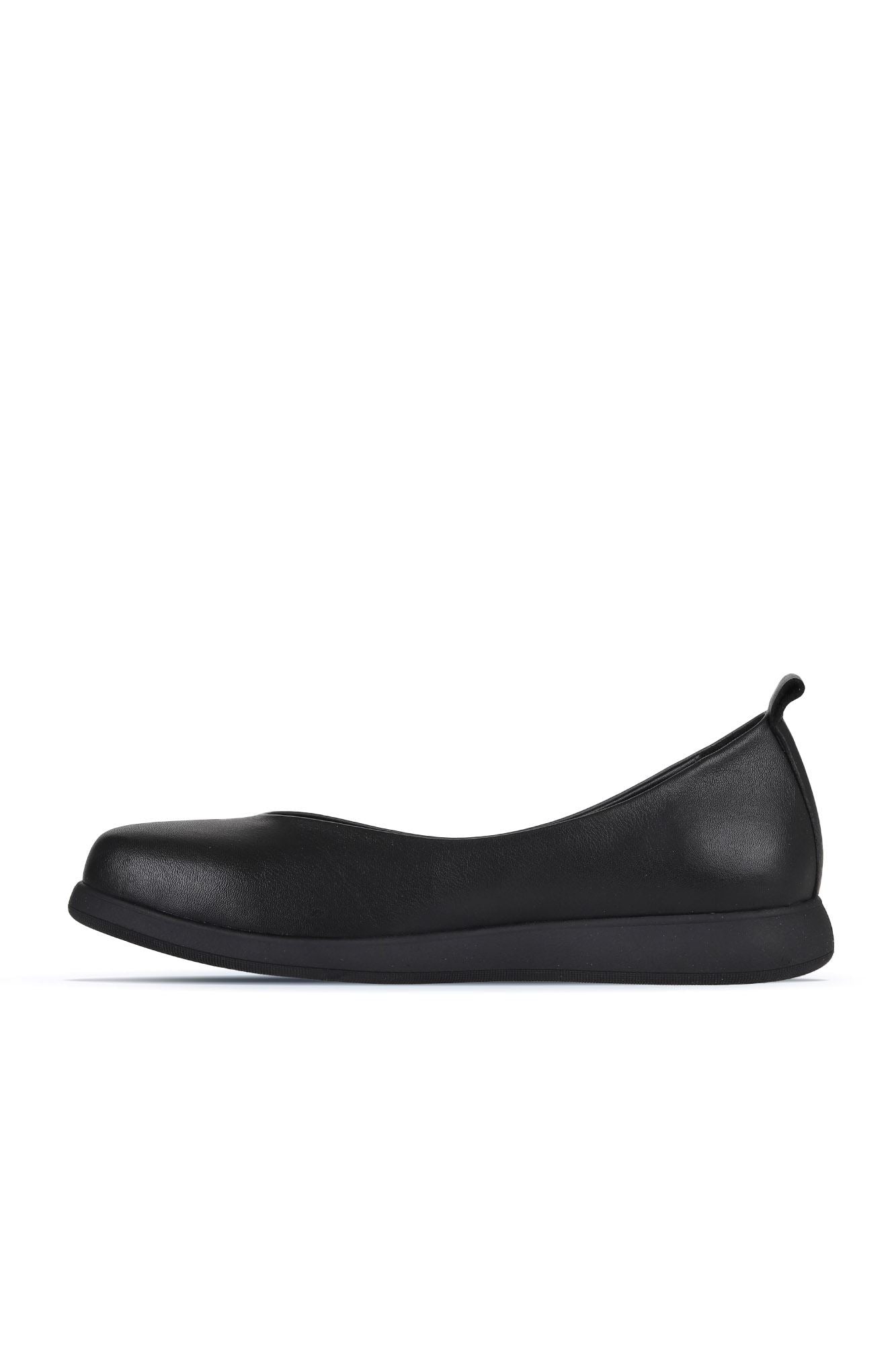 Bueno Women's Leather Ballerina