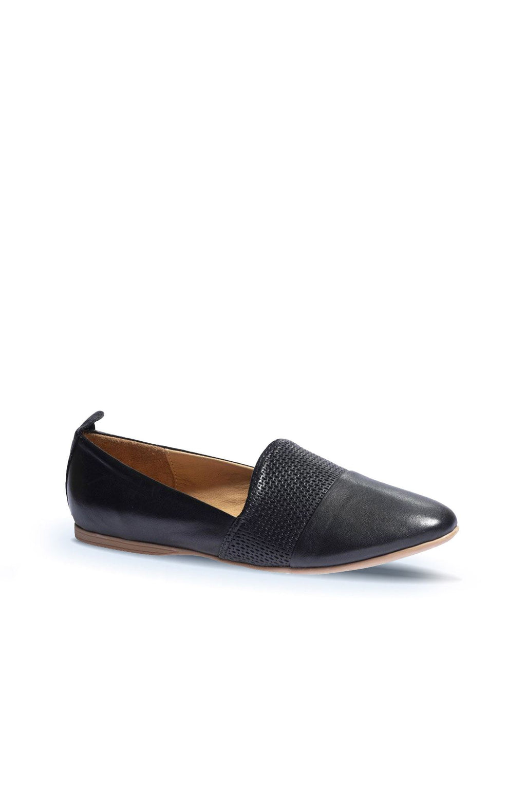 Bueno Women's Leather Flat Shoe
