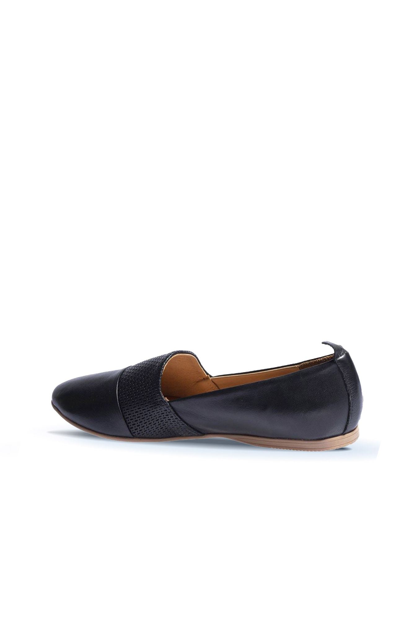 Bueno Women's Leather Flat Shoe