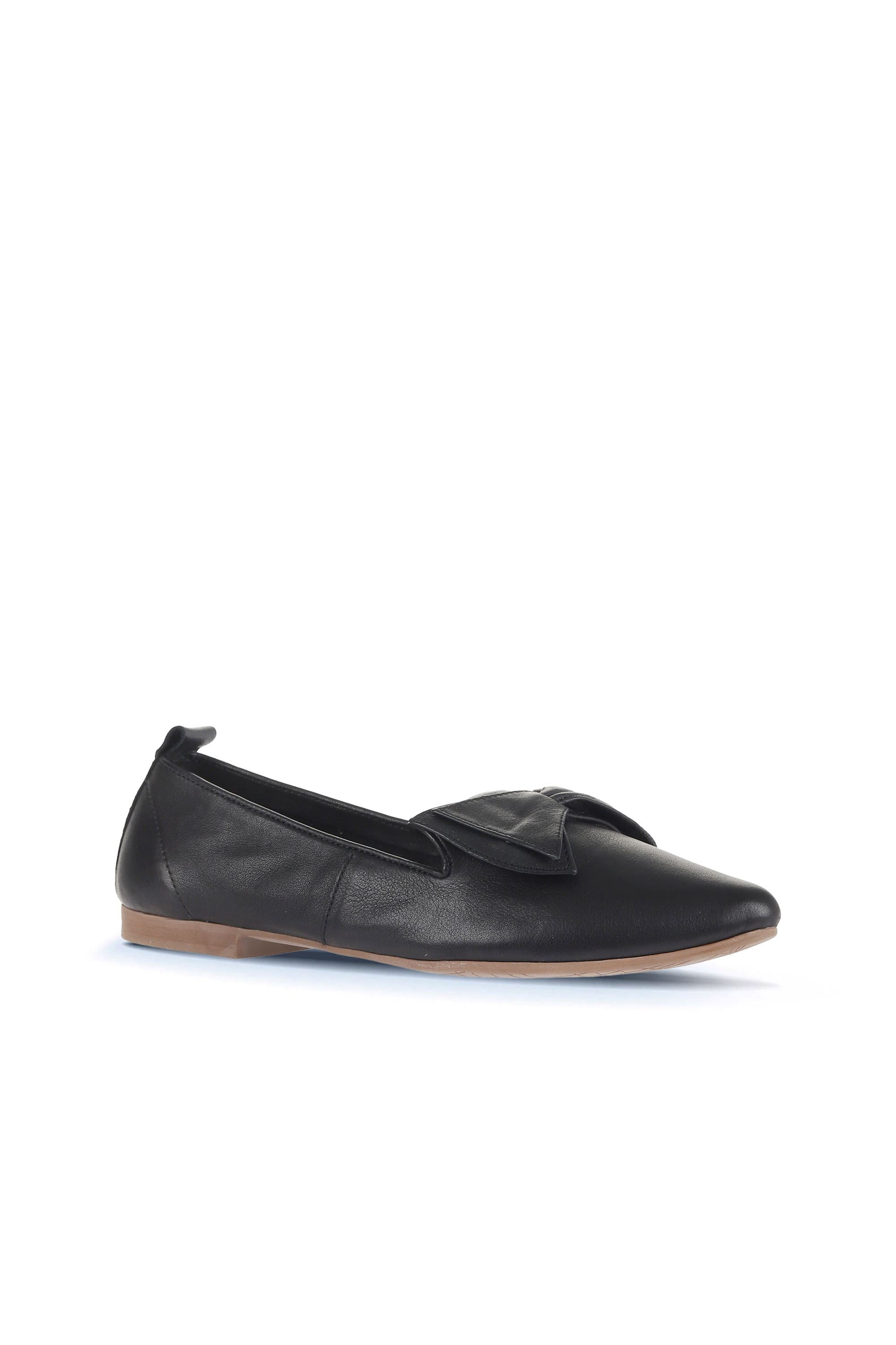 Bueno Women's Leather Ballerina