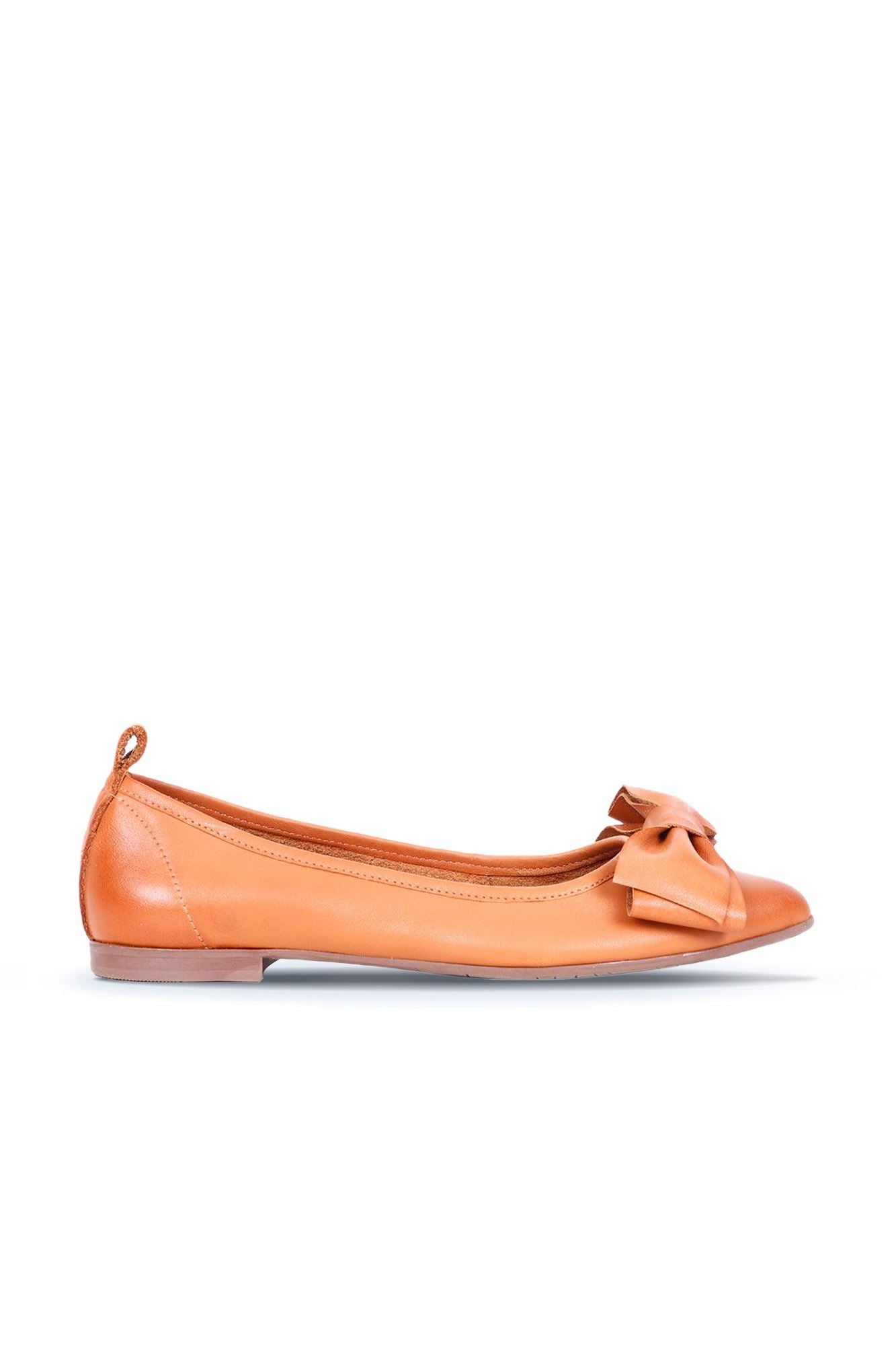 Bueno Women's Leather Ballerina
