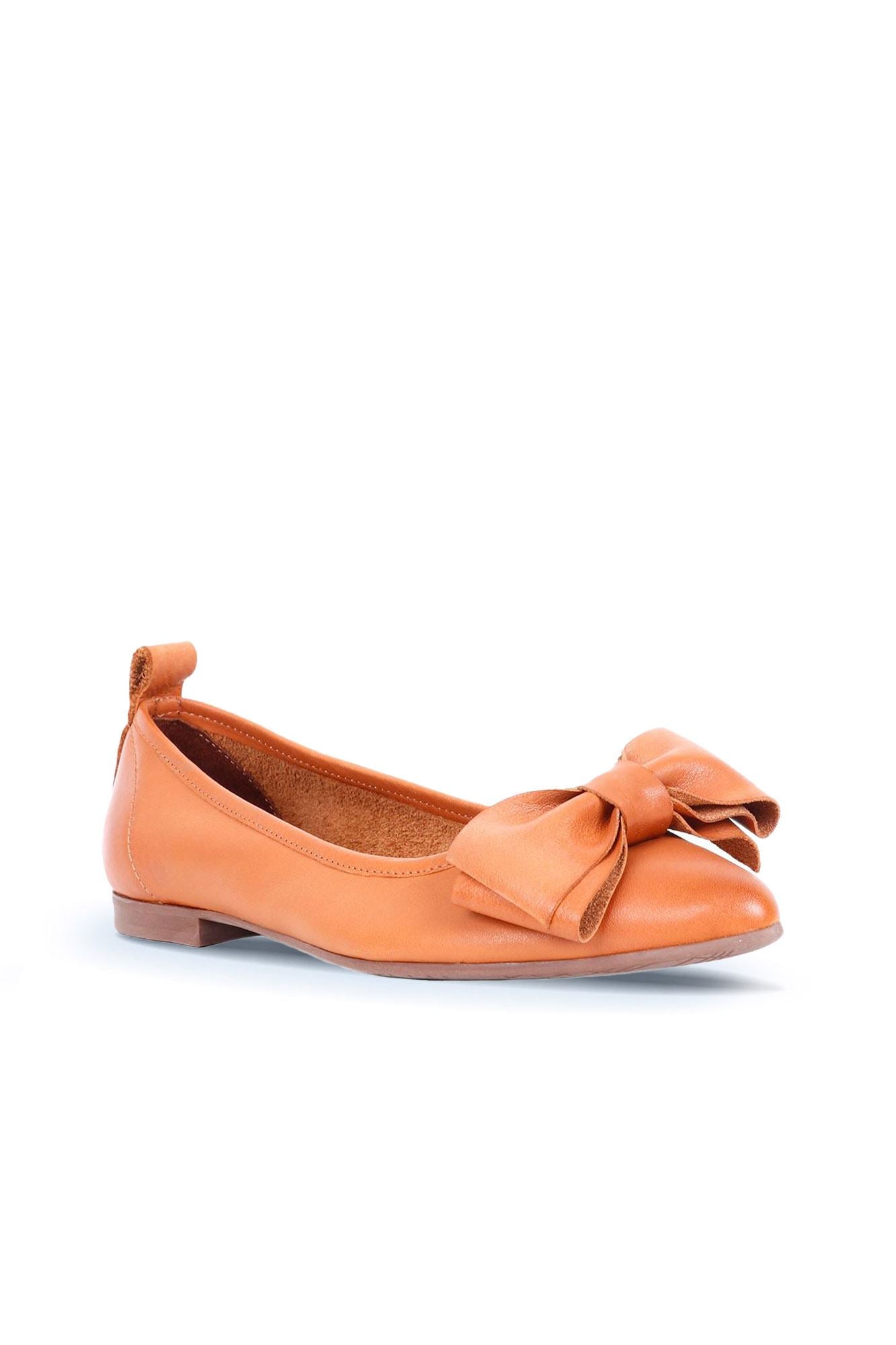 Bueno Women's Leather Ballerina