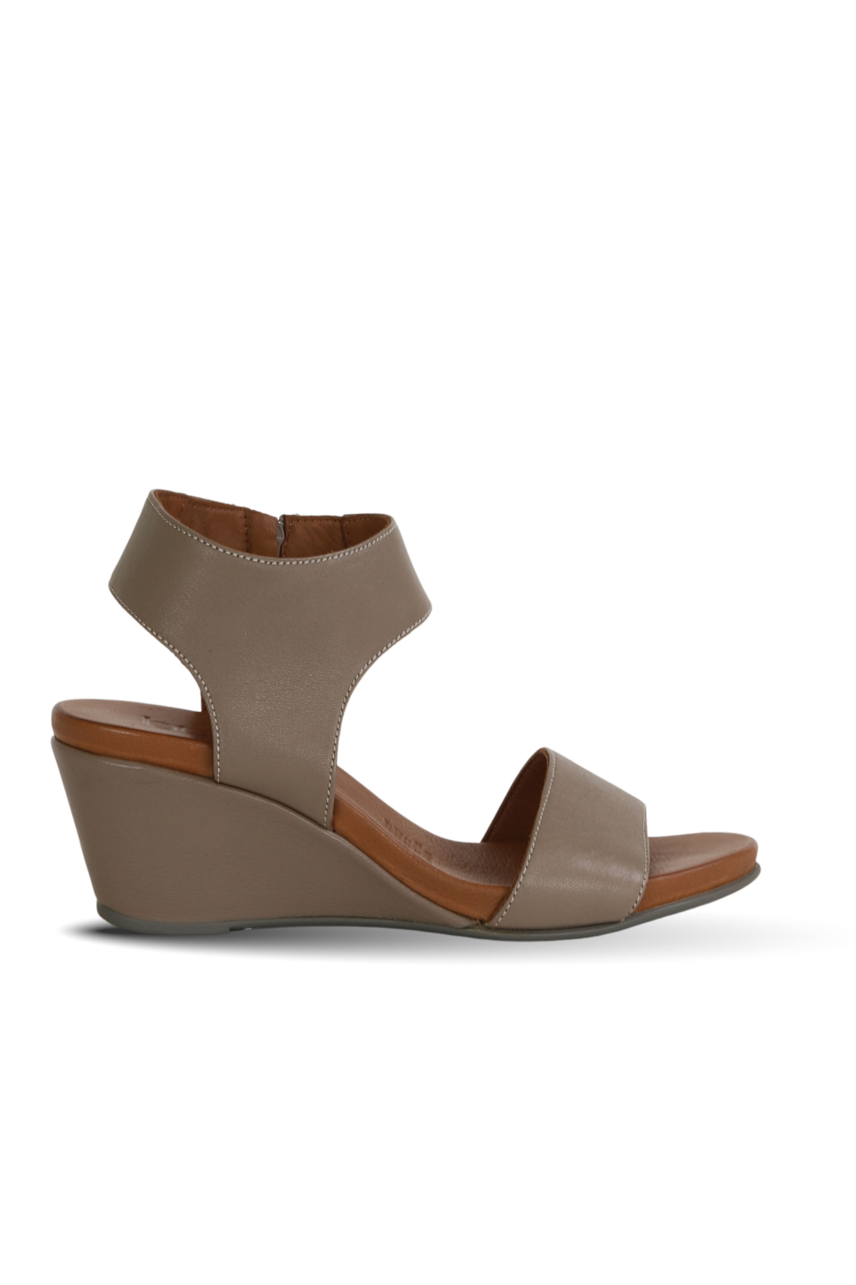 Bueno Women's Leather Wedge Sandal