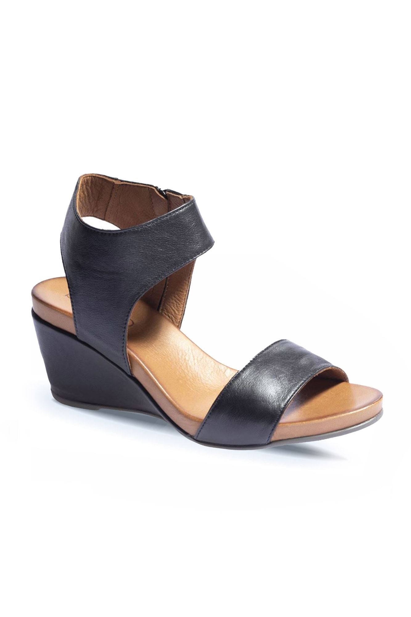 Bueno Women's Leather Wedge Sandal