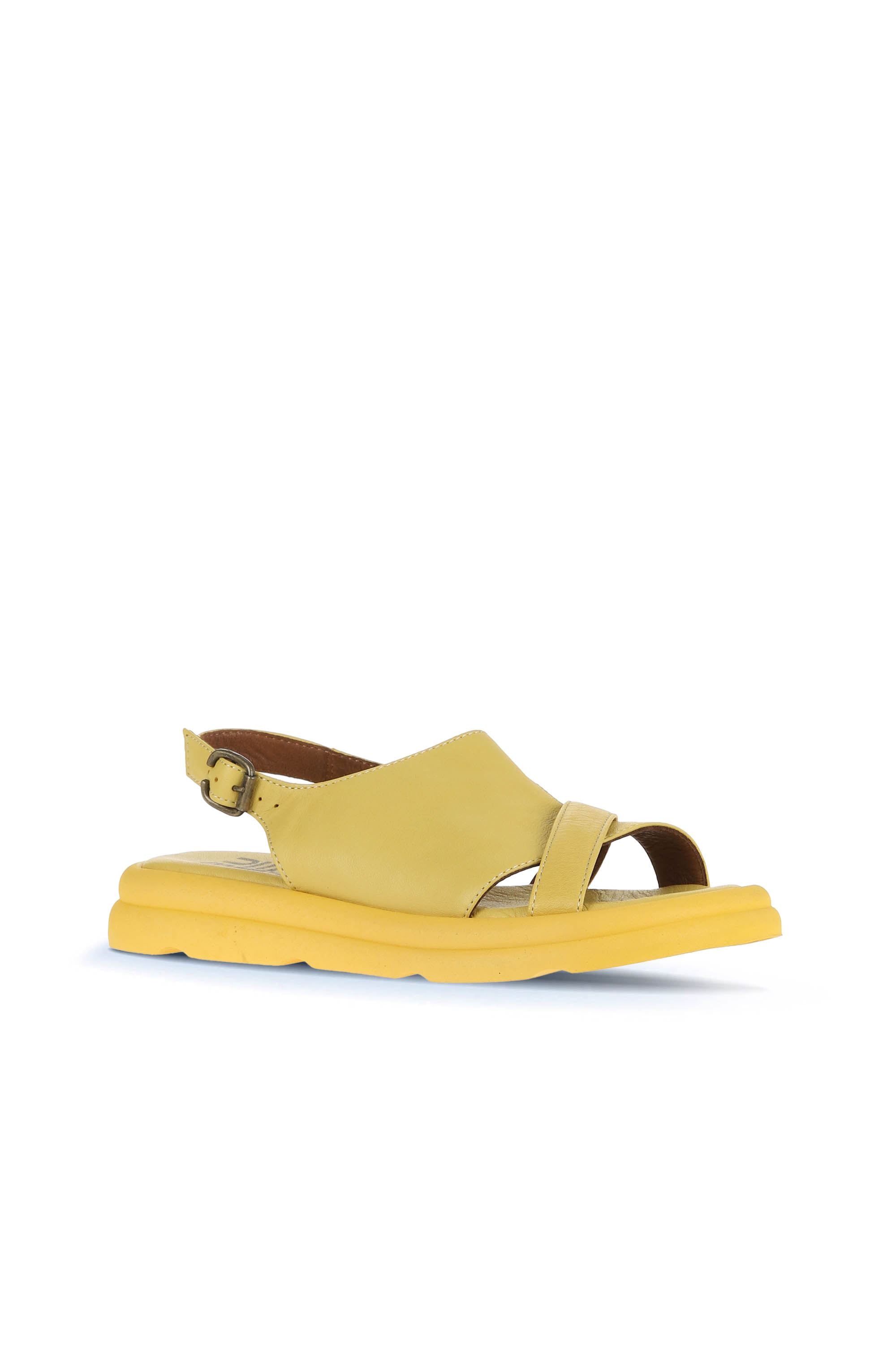 Bueno Women's Leather Flat Sandal