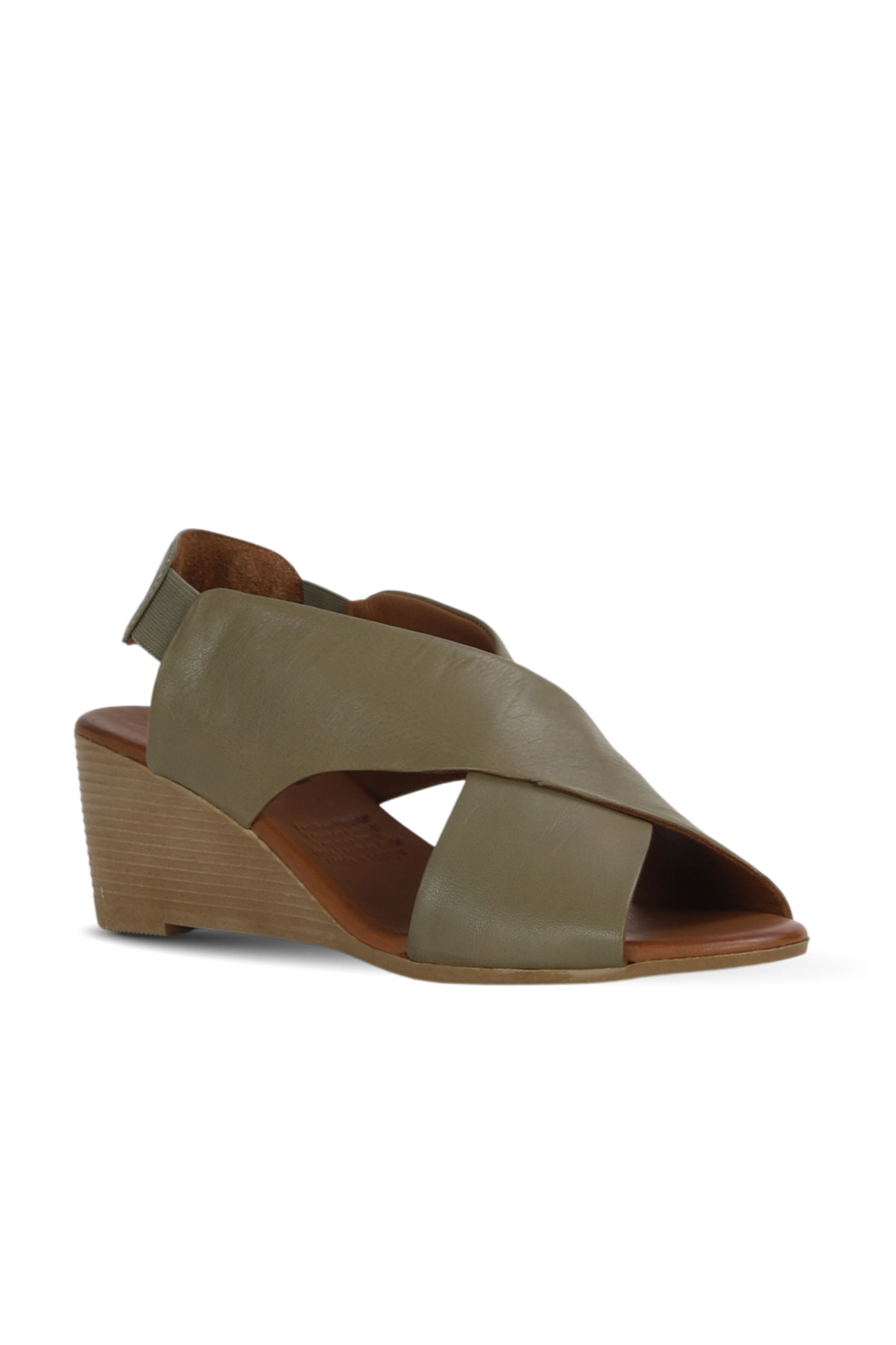 Bueno Women's Leather Wedge Sandal