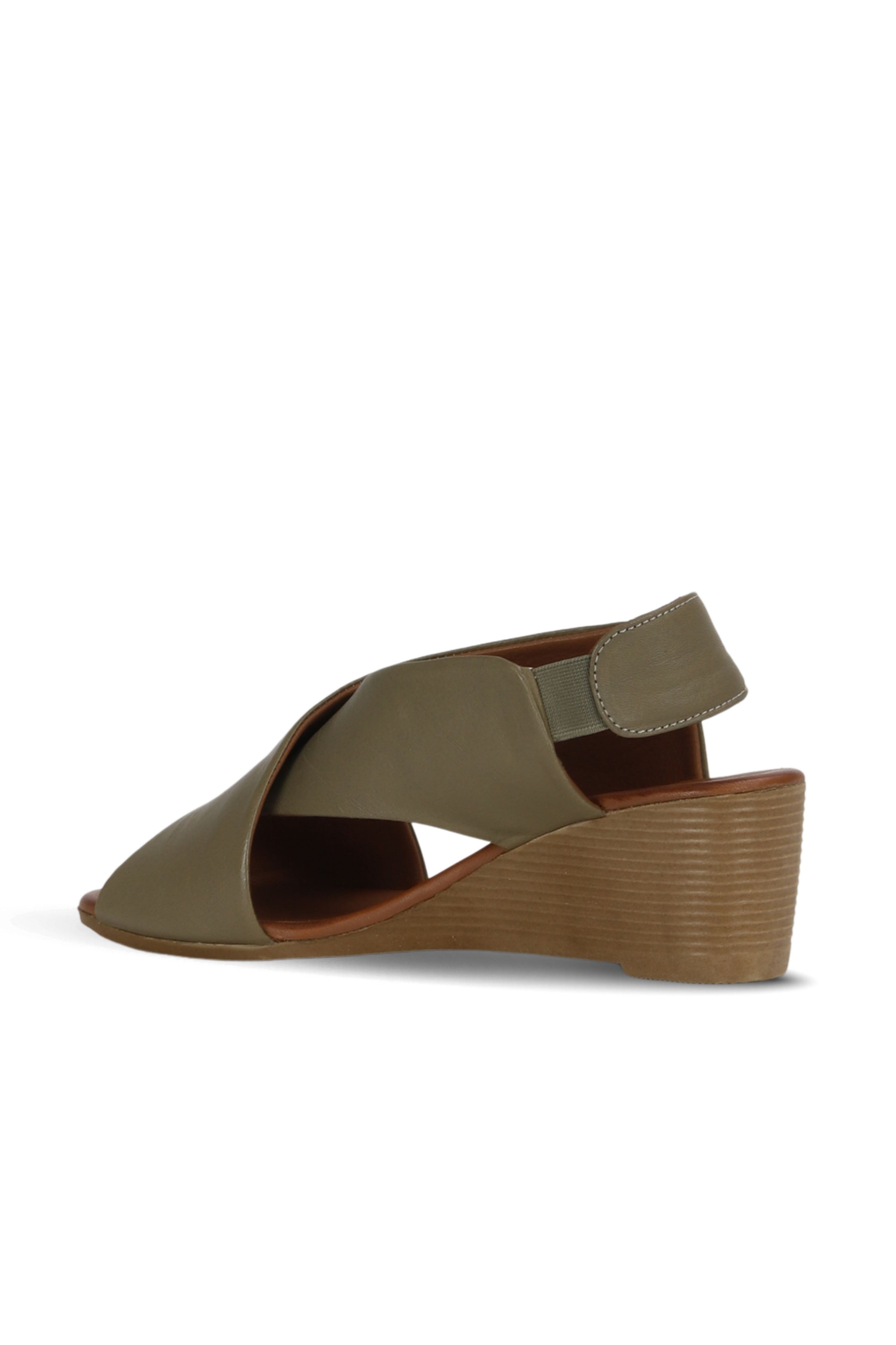 Bueno Women's Leather Wedge Sandal