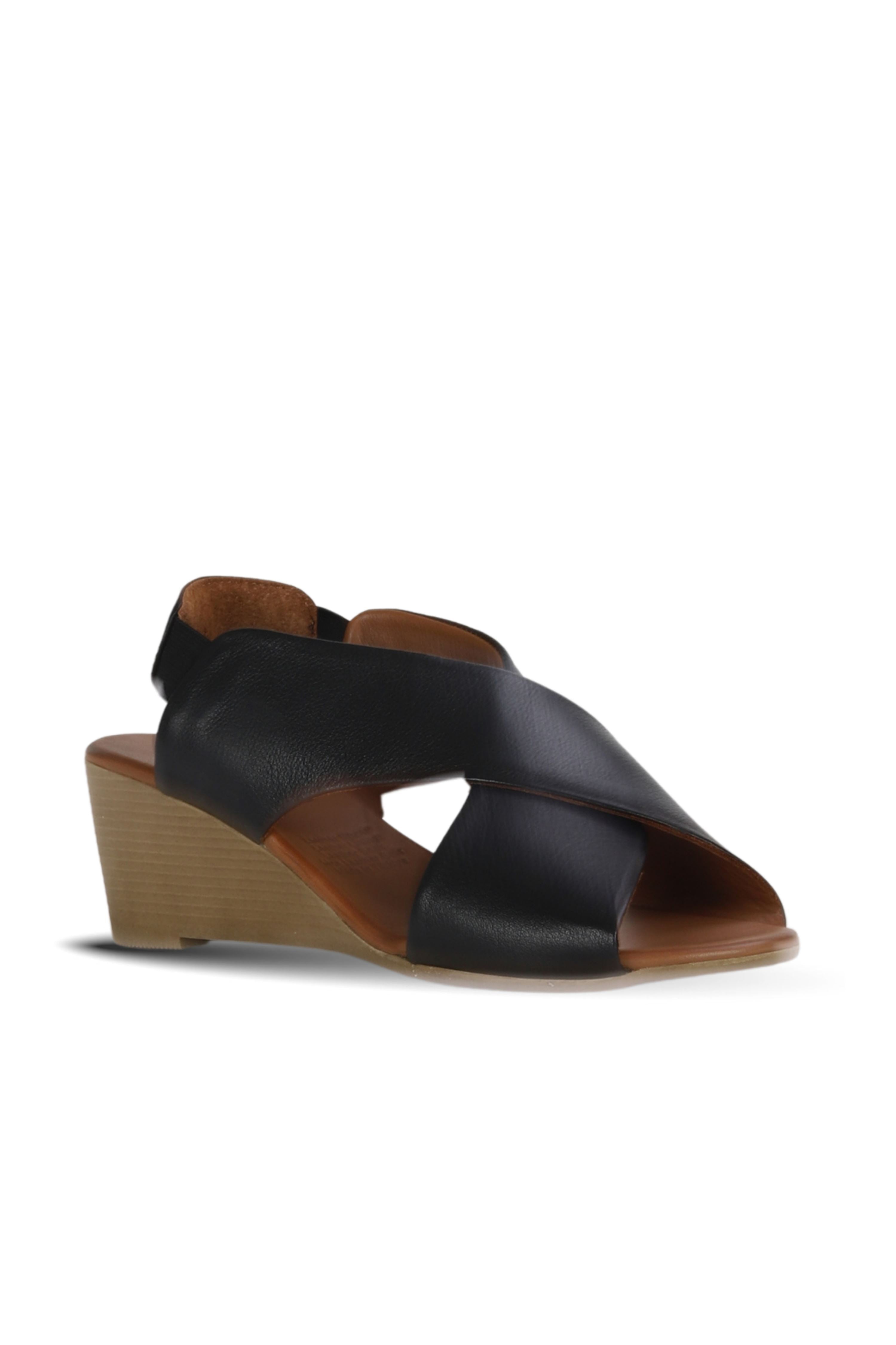 Bueno Women's Leather Wedge Sandal