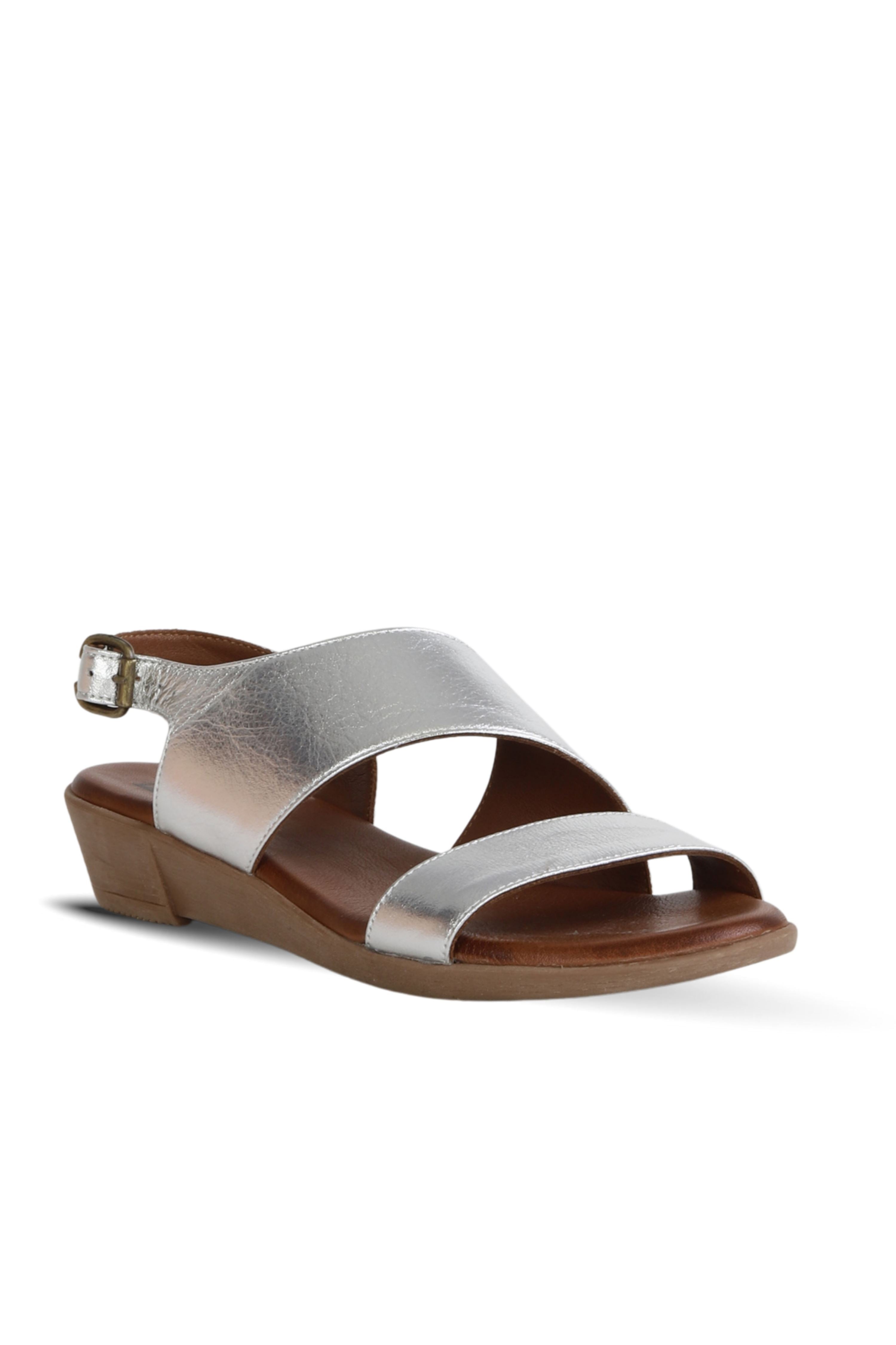 Bueno Women's Leather Flat Sandal