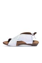 Bueno Women's Leather Flat Sandal
