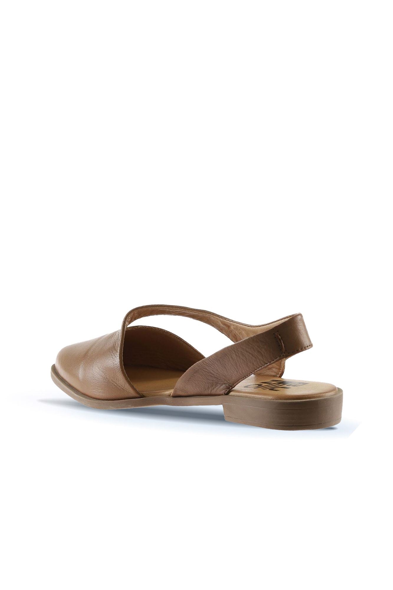 Bueno Women's Leather Flat Sandal