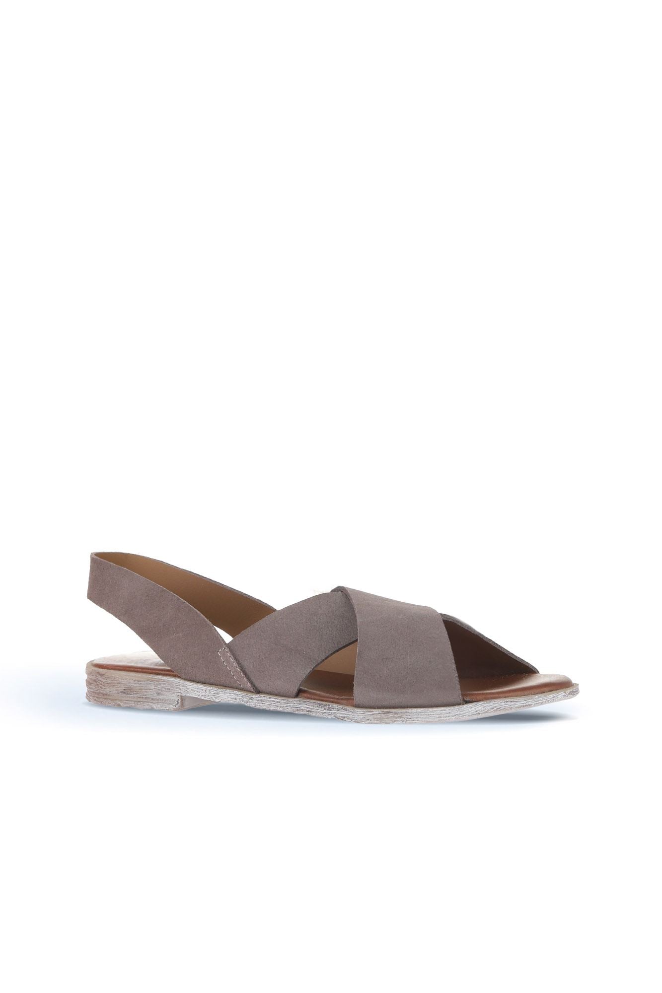 Bueno Women's Leather Flat Sandal