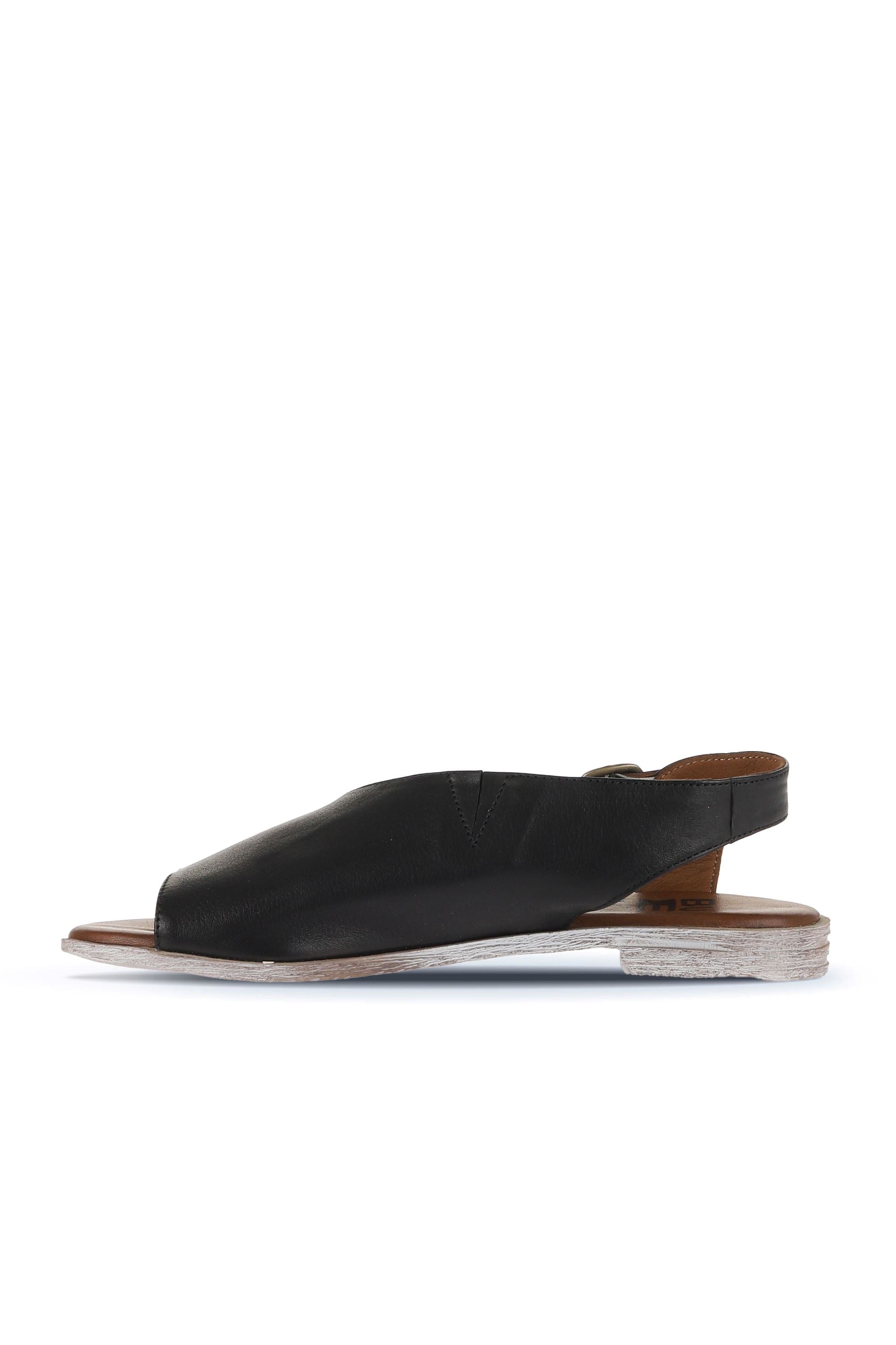 Bueno Women's Leather Flat Sandal