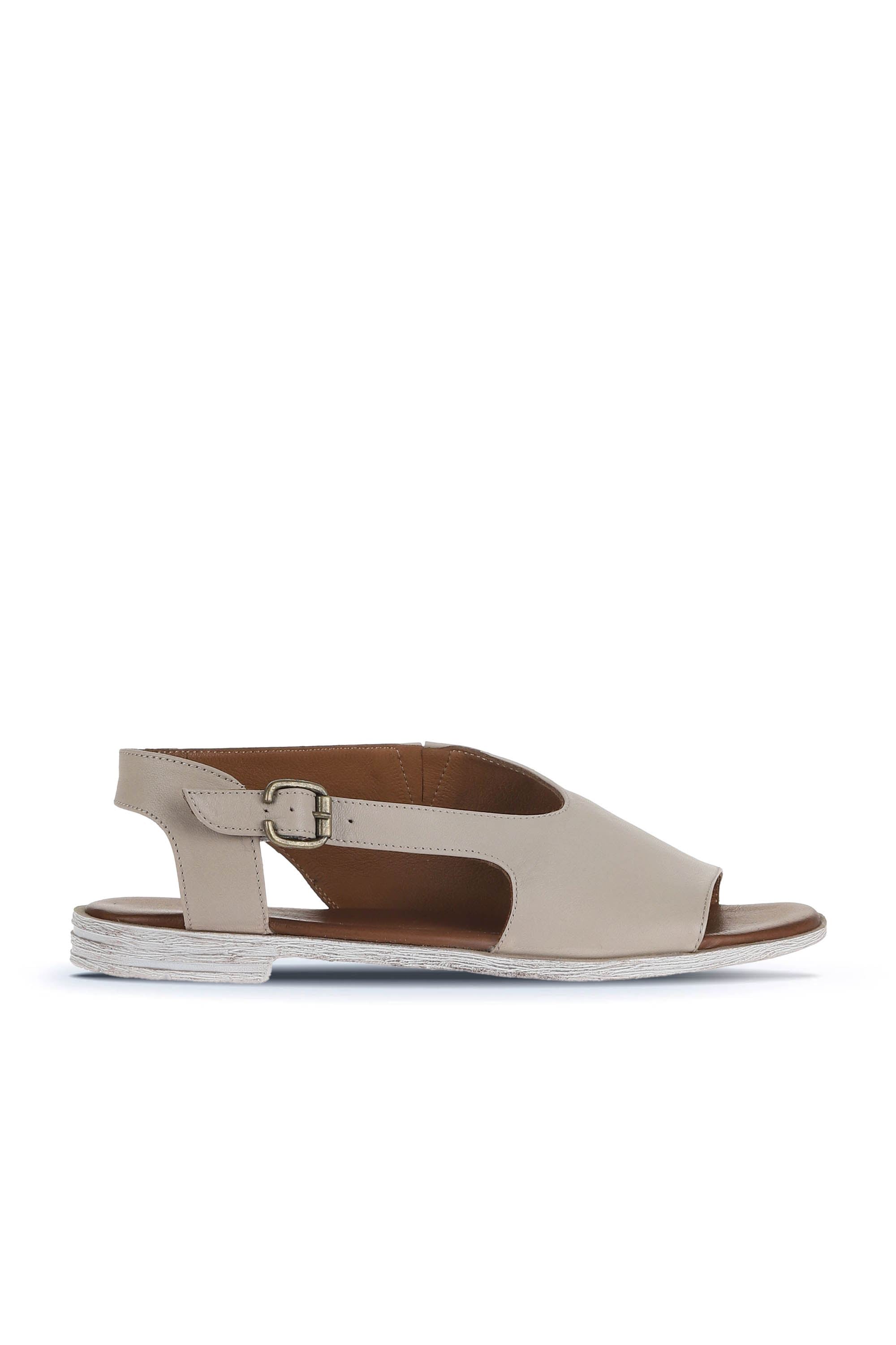 Bueno Women's Leather Flat Sandal