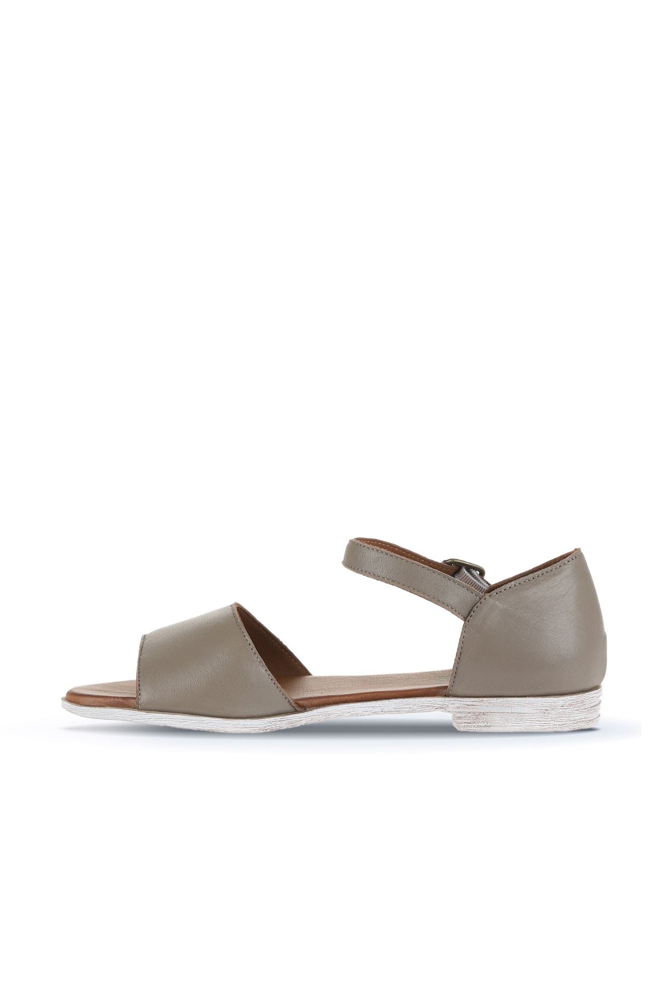 Bueno Women's Leather Flat Sandal