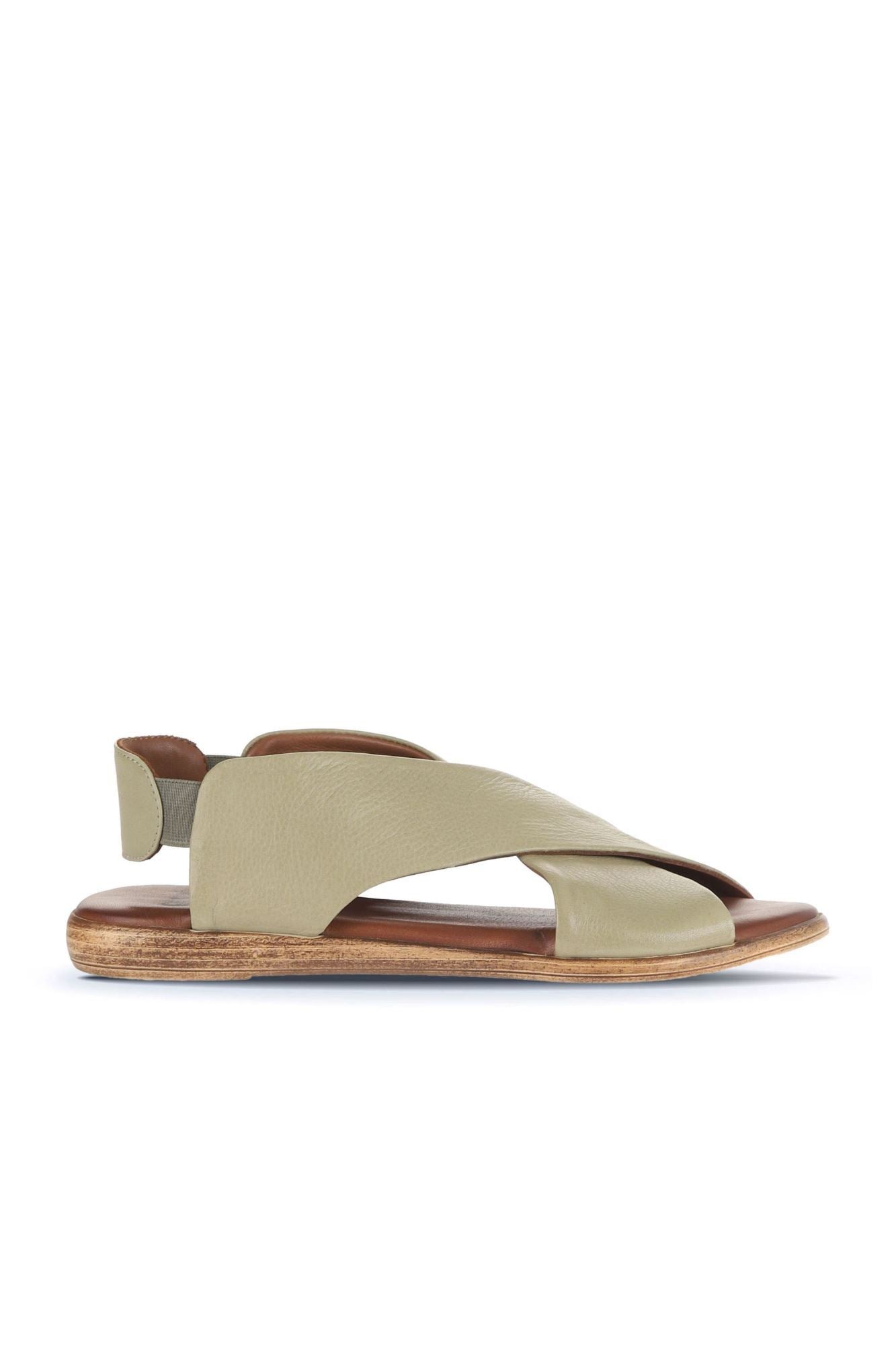 Bueno Women's Leather Flat Sandal