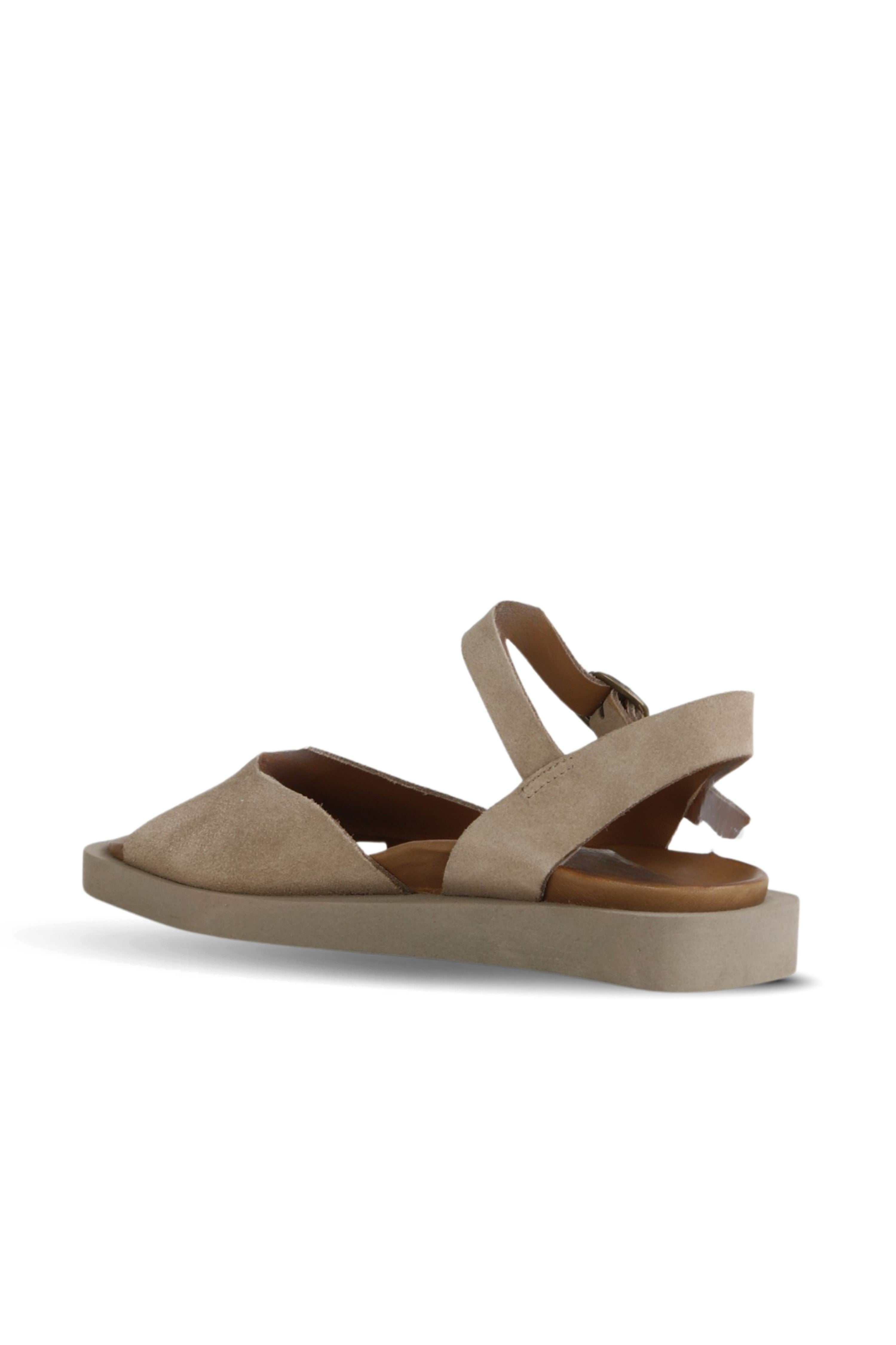 Bueno Women's Leather Flat Sandal