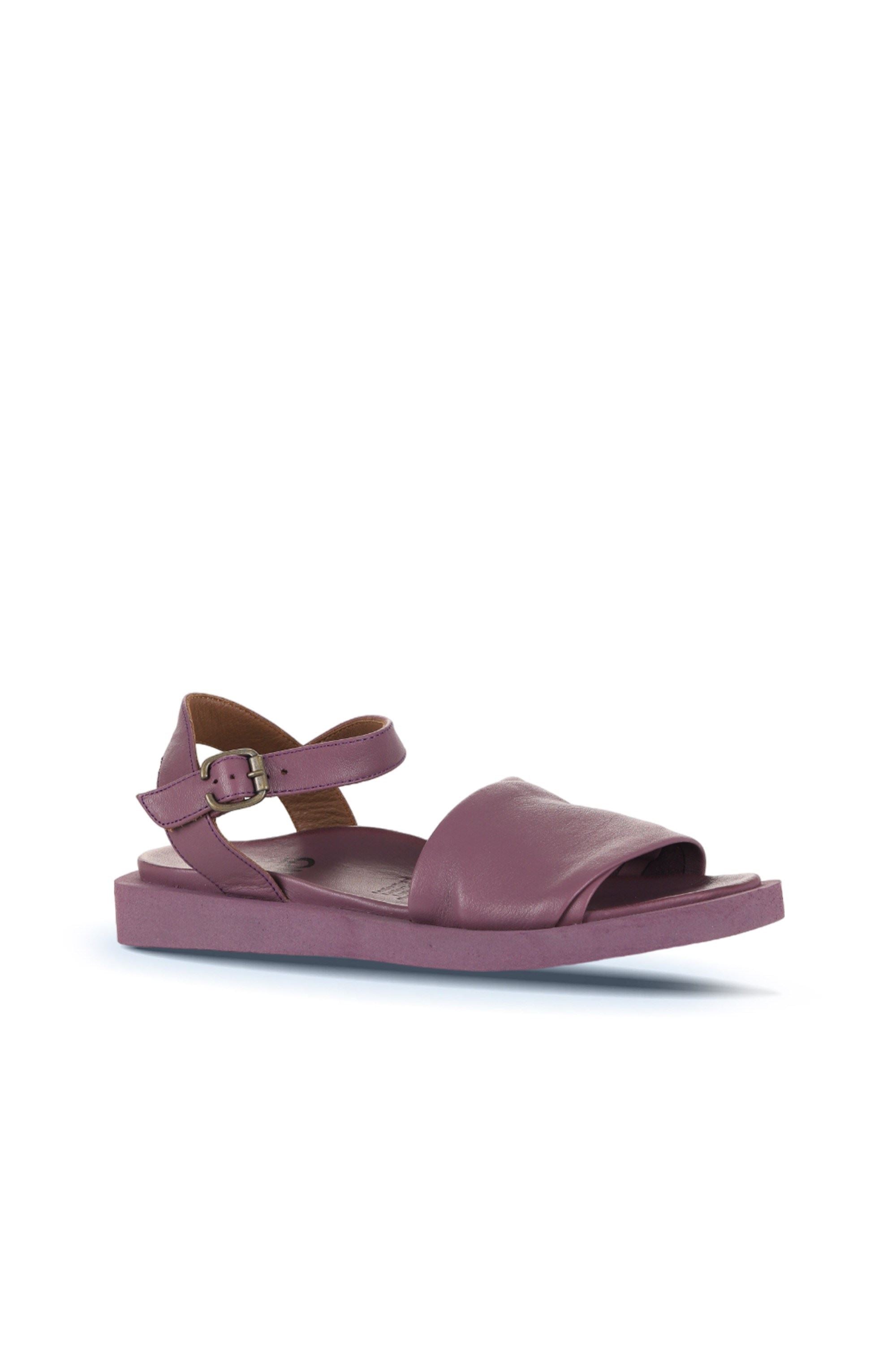 Bueno Women's Leather Flat Sandal