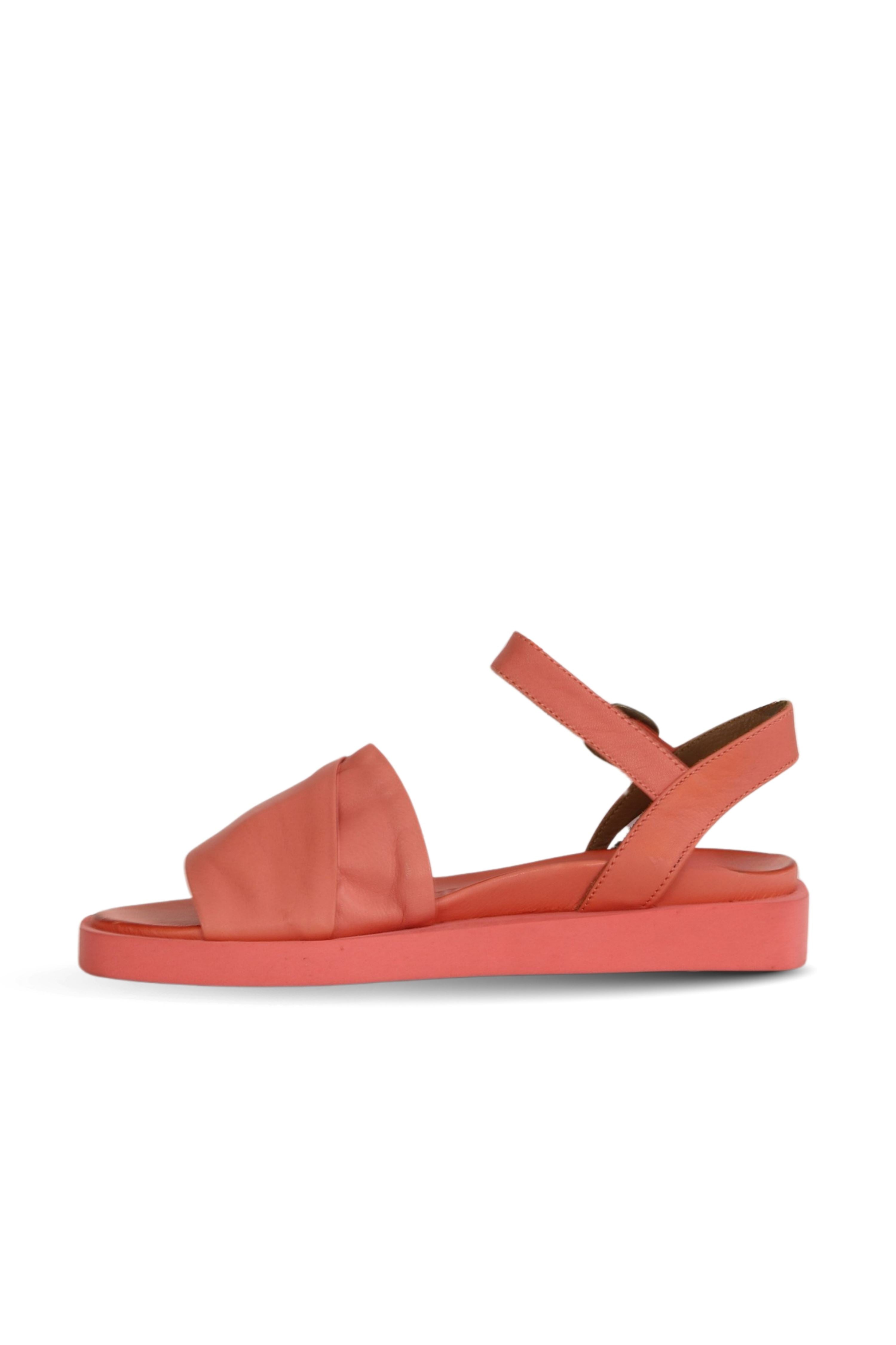 Bueno Women's Leather Flat Sandal