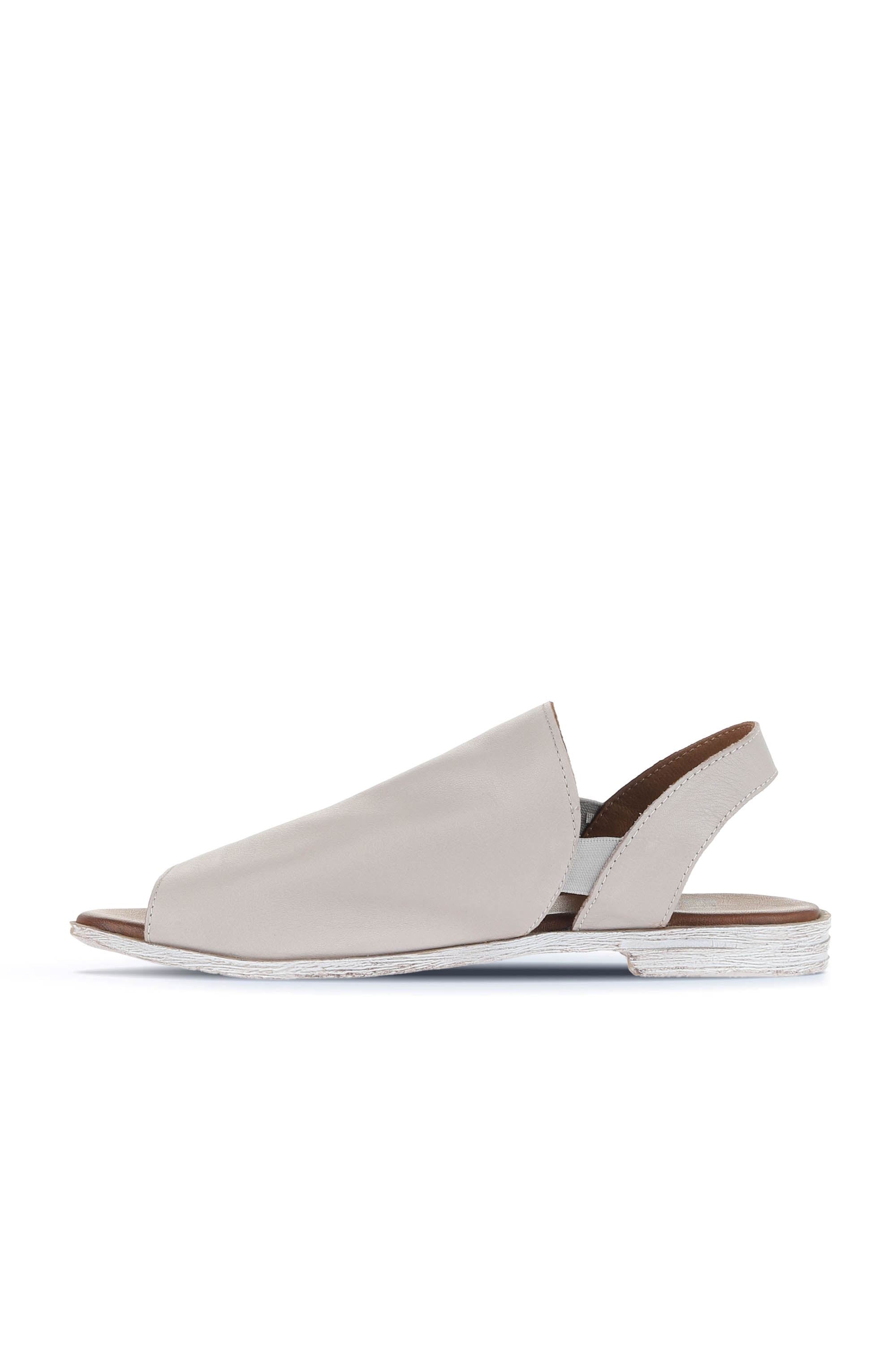 Bueno Women's Leather Flat Sandal