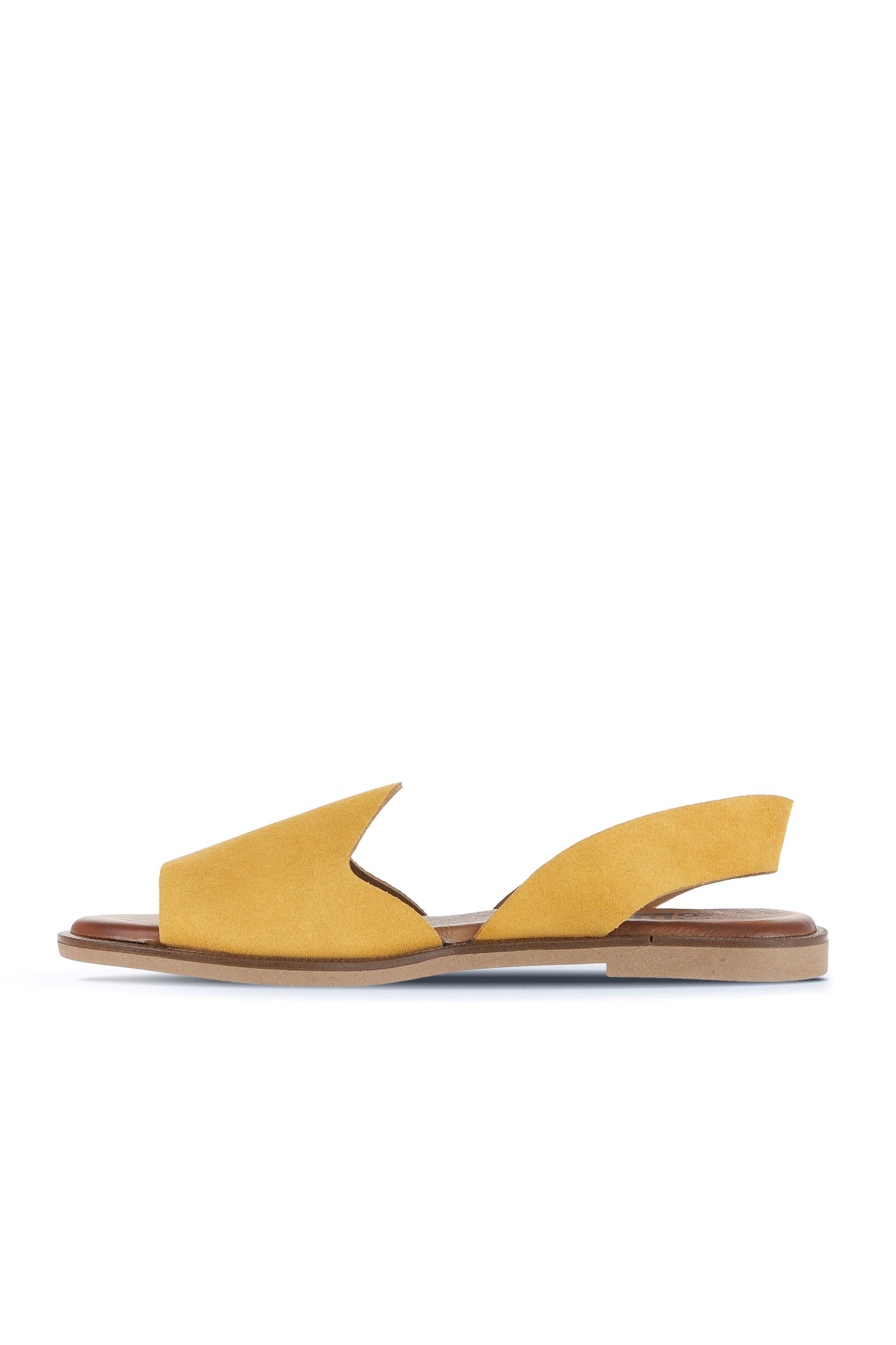 Bueno Women's Leather Flat Sandal