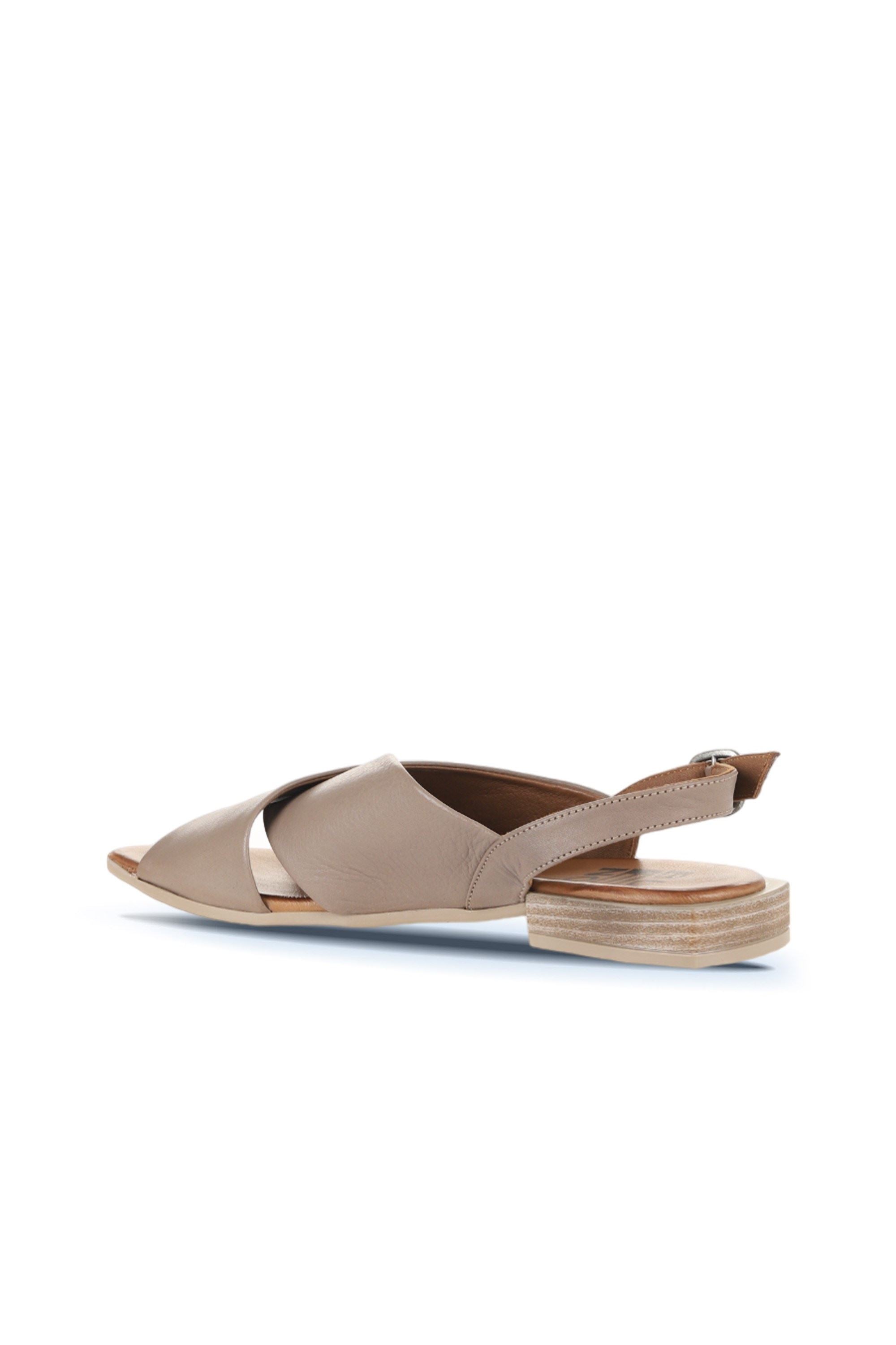 Bueno Women's Leather Flat Sandal